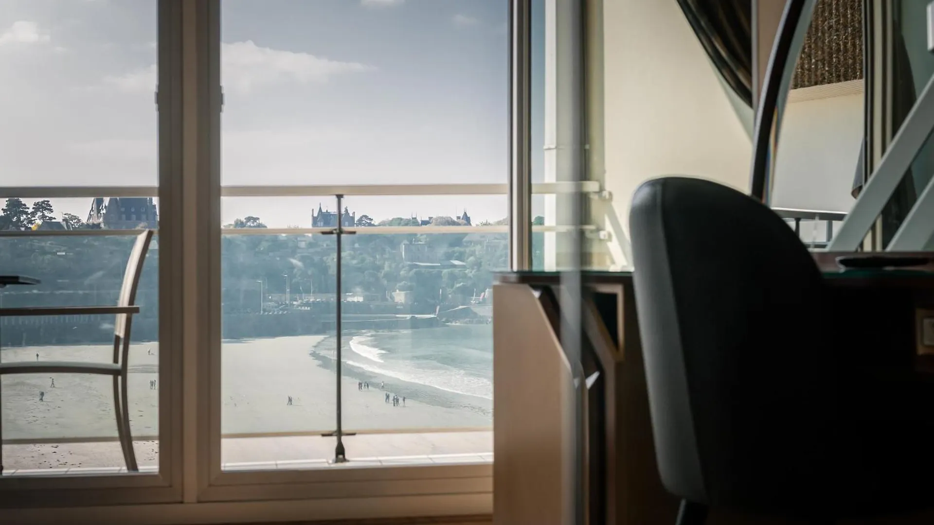 Le Crystal Dinard Plage Francie