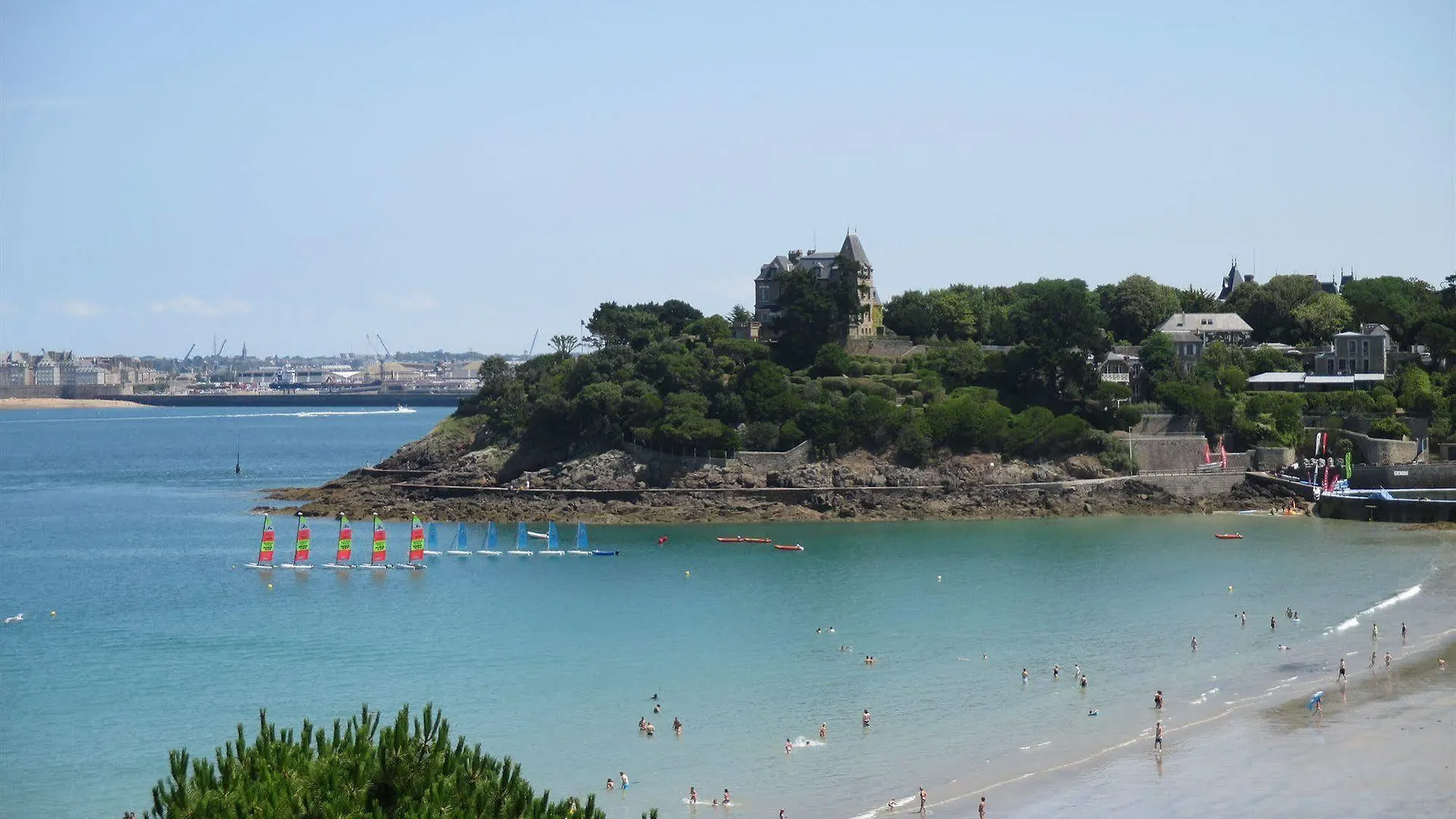 Le Crystal Dinard Plage 3*,