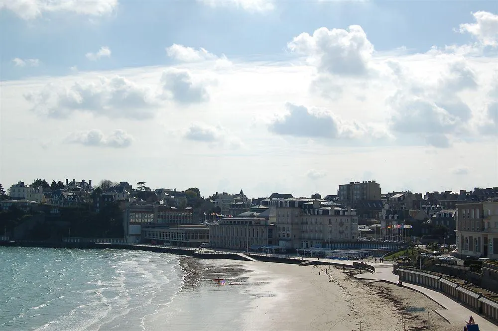 Le Crystal Dinard Plage 3*,